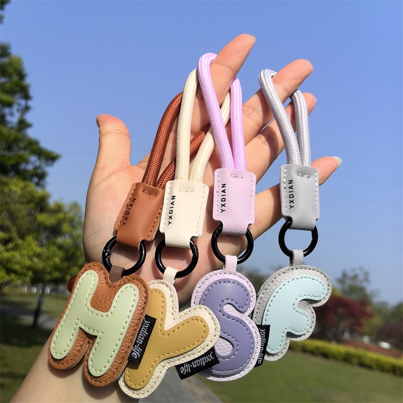 Monogram Keychain Leather - LLavero con iniciales de cuero de