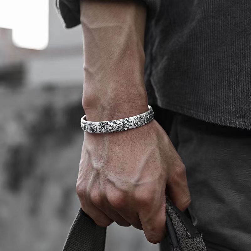 Coordinates Bracelet - Brazalete con apertura tallada Pixiu de