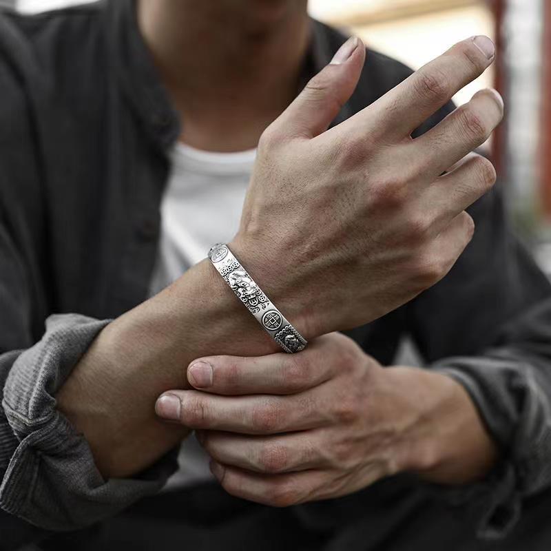 Brazalete con apertura tallada - Coordinates Bracelet reseña y precio